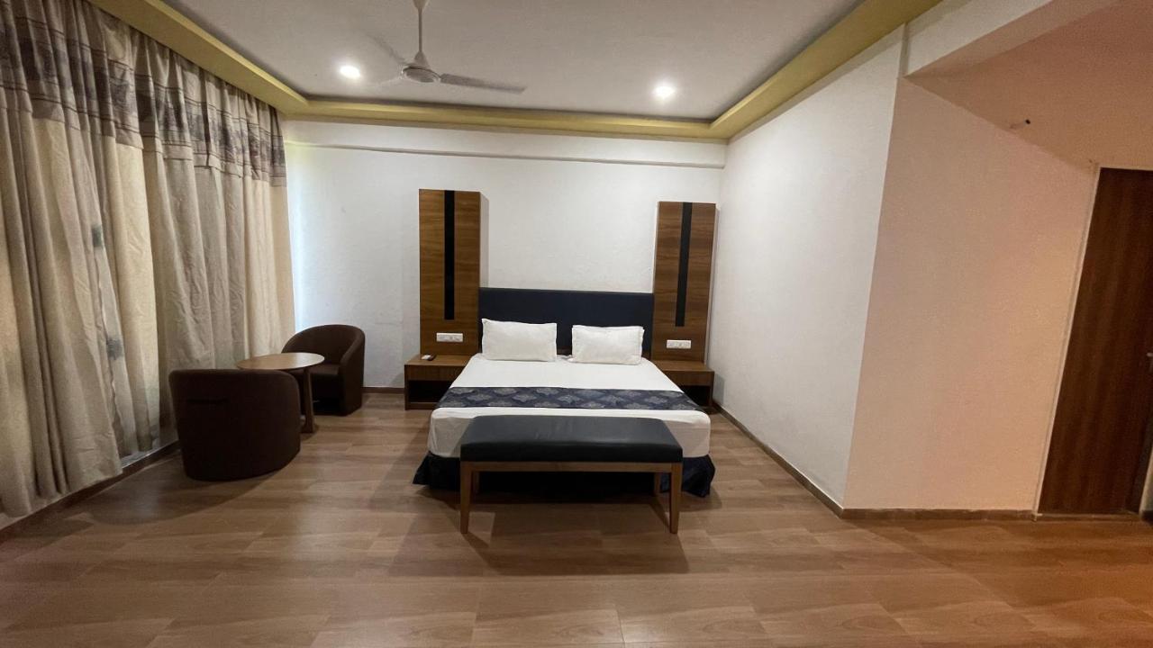 Heaven 7 Hotel & Resort Himatnagar Exterior photo